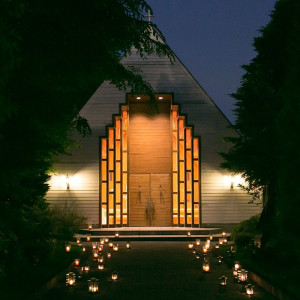 【ナイトウエディング】キャンドルの光が幻想的に灯る|プリティチャペル大宮（ セントパルク教会 ）の写真(894972)