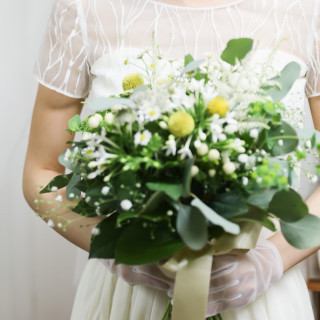 【6月までの挙式検討限定】生花ブーケ or 衣装ランクアップ8万円⇒5万円に!どちらか選べる特典