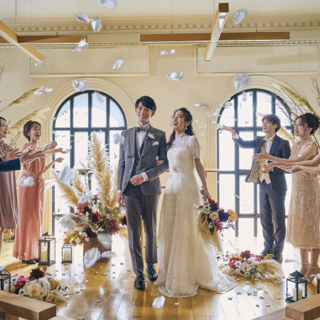 笑顔溢れる幸せいっぱいのフラワーシャワー。