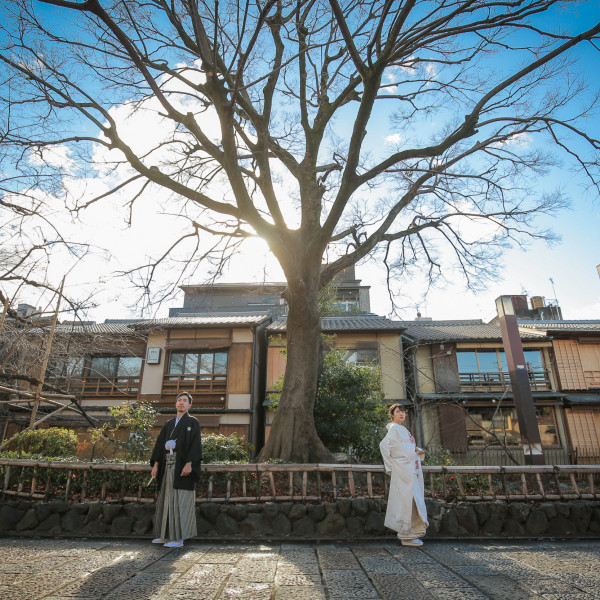 ロケーション撮影ができる場所は祇園・東山白川・鴨川・二年坂・八坂の塔等がございます。