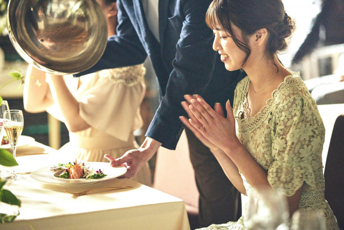 100種類のメニューから、シェフと一緒に創るおふたりだけの”オリジナルコース”でおもてなし