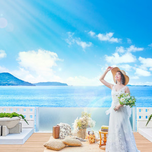 空と海を背景に誓う、リゾート感あふれるガーデンウエディング。|ノートルダムマリノア/FIVESTAR WEDDINGの写真(54926046)