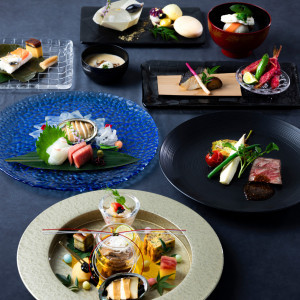 口に運んだ瞬間、その鮮度や意外性、華やかさに驚きつつも、どこか心が和む味わいもある|ノートルダムマリノア/FIVESTAR WEDDINGの写真(54949450)