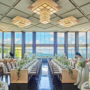 重厚感のある木目調のフロアや和紙テイストを活かした照明など、随所に粋を感じさせます|ノートルダムマリノア/FIVESTAR WEDDINGの写真(54924138)