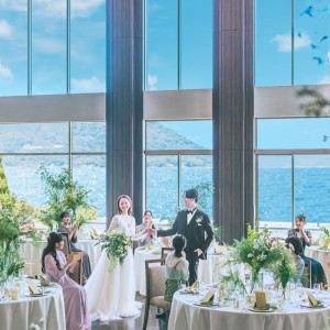 会場フラワーやテーブルクロスによっておふたりのお好みに自由にアレンジ|ノートルダムマリノア/FIVESTAR WEDDINGの写真(54924151)