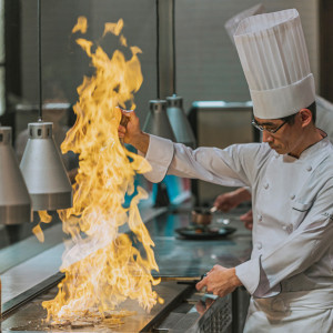 全ての披露宴会場にはオープンキッチンを併設。ライブ感もエンターテイメント感も満載！|ノートルダムマリノア/FIVESTAR WEDDINGの写真(54950281)