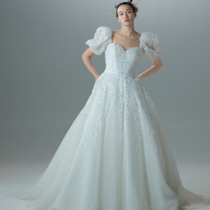 贅沢に使用したグリッターチュールとスパンコールが入った、ビーディングレース|ノートルダムマリノア/FIVESTAR WEDDINGの写真(54953782)