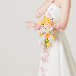 動くたびに優しく揺れるヒヤシンスのガーランドで軽やかな印象に|ノートルダムマリノア/FIVESTAR WEDDINGの写真(54951380)