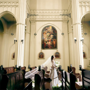 中世ヨーロッパの教会を思わせる本格大聖堂。神聖な鐘の音が、幸せのはじまりを告げます。|ノートルダムマリノア/FIVESTAR WEDDINGの写真(54918685)