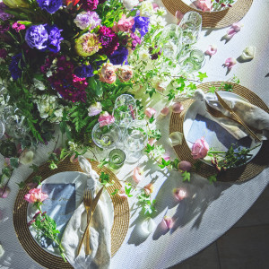 寒色系のペールトーンでまとめた甘すぎないグラデーションが美しい幻想的なコーディネート|ノートルダムマリノア/FIVESTAR WEDDINGの写真(54950562)