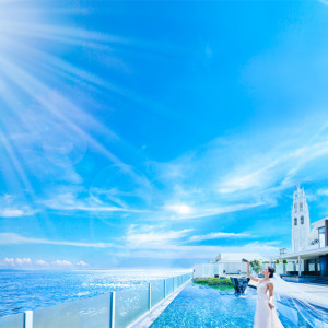 どこまでも続く青い海と空。このロケーションこそ、マリノアだけの特別な祝福。|ノートルダムマリノア/FIVESTAR WEDDINGの写真(54957710)