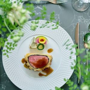 絵に描いたような一皿がテーブルに届く|ノートルダムマリノア/FIVESTAR WEDDINGの写真(54949452)