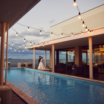 夕日が鮮やかなサンセットタイムからスタートするナイトウエディングも人気!