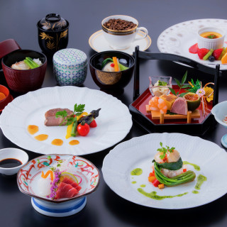 和洋折衷料理は、手間暇惜しまず食感までこだわった一品をお好みの組み合わせで。