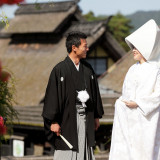 かやぶき家屋が並ぶ「かやぶきの郷」