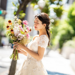 新婦の持つブーケもガーデンセレモニーに合わせてナチュラルに！|ノートルダム秋田/FIVESTAR WEDDINGの写真(23513179)