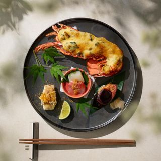 色鮮やかなお料理はお箸を使って召し上がっていたくことができご年配のゲストにも好評
