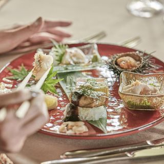 地元兵庫県産の新鮮な食材や採れたての野菜がテーブルを彩る