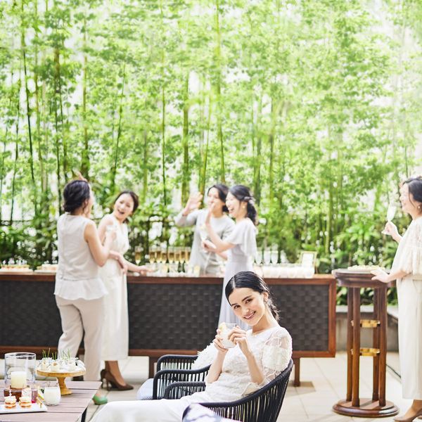 カジュアルな雰囲気の中過ごすテラスでのパーティーは非日常の空間。デザートブッフェも大人気。|ジ オリエント 神戸・旧居留地（旧オリエンタルホテル）の写真(9147656)
