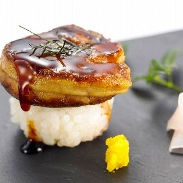 和テイストを取り入れたお料理は世代問わずご堪能いただくためにお箸で召し上がられます。|ジ オリエント 神戸・旧居留地（旧オリエンタルホテル）の写真(234134)