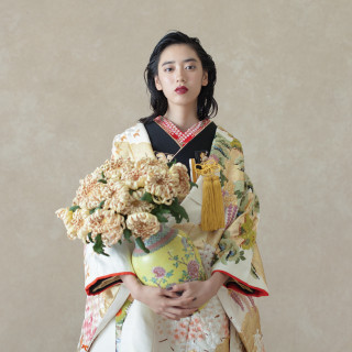 お色直しにも人気の色打掛。京都らしい結婚式をしたい方には外せない。