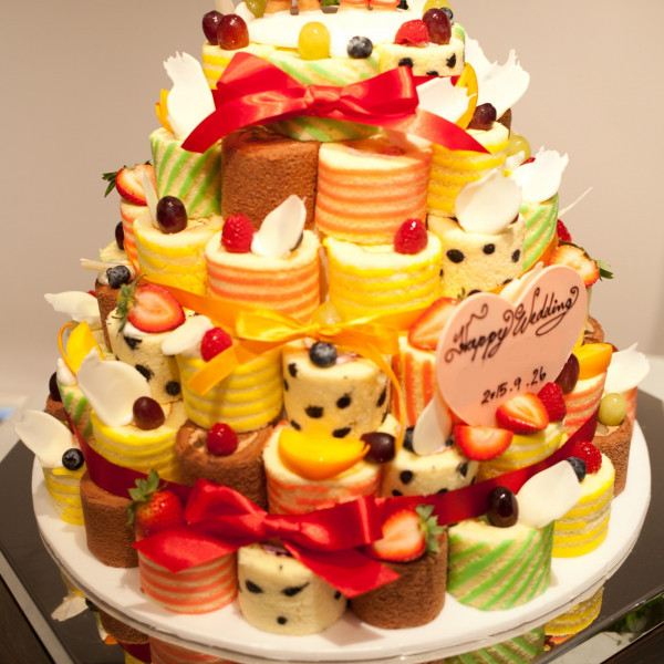 ゲストもビックリ ロールケーキタワーのウエディングケーキ ザ ヒルサイド神戸 ウエディングパーク