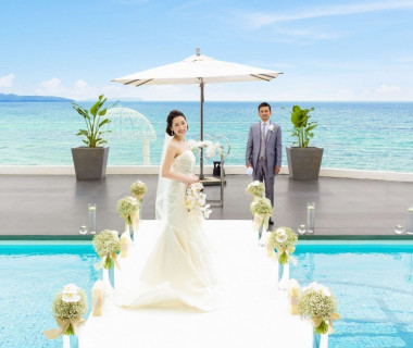 海の見える会場で結婚式