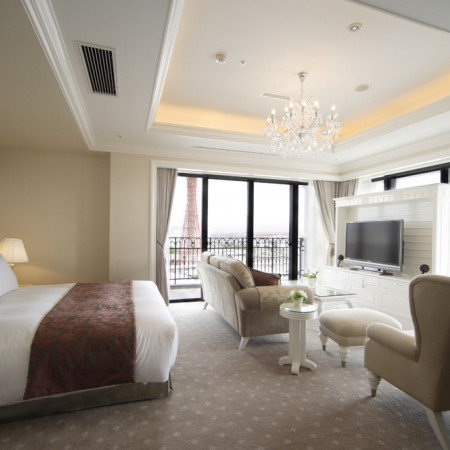 ご結婚式当日の新郎新婦へは、ご宿泊のプレゼントがございます。