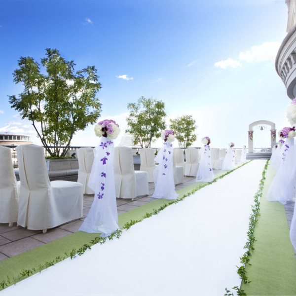 開放感あふれるガーデンテラスでの挙式もお勧めです。|ホテル ラ・スイート神戸ハーバーランドの写真(323184)