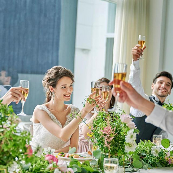 神前式後にナチュラルな会場で会食も