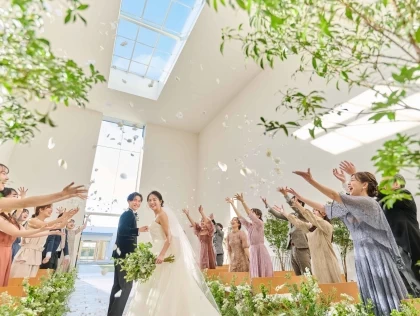 ふたりの未来を探す旅
ご結婚式という特別な一日に
大輪の笑顔の花が咲くように