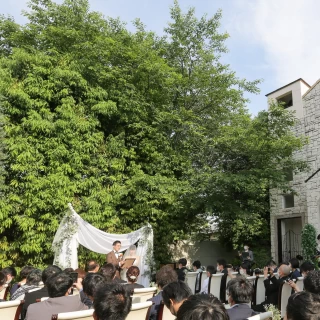 ガーデンでの挙式も可能♩