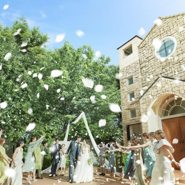 ガーデン挙式も行うことができます!