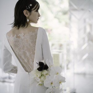 白を基調としたチャペル会場。ウェデングドレスが映える。|奄美の里サウスヴィラガーデンの写真(49645163)