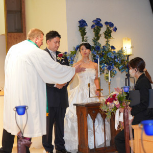 日本語も堪能な牧師様が時間をかけてリハーサルを行います|セントブライズ蓼科高原教会（クレモウェディング諏訪）の写真(30960850)