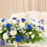会場はどんな色のお花で飾りますか?