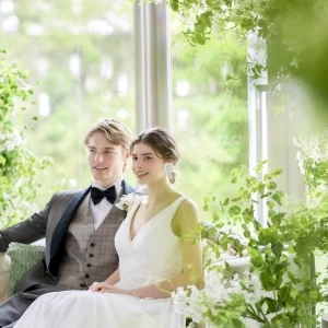 おふたりそれぞれでお支度をして、晴れ姿をお披露目しあう【ファーストミート】の時間もおすすめ◎当館では、チャペルだけでなく自然光あふれるガーデンで行うことも可能です！|Argent Parme（アージェントパルム）●BRASSグループの写真(43184238)