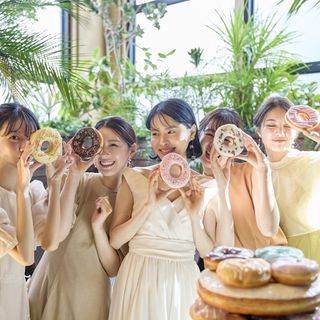 フラワーシャワーのあとは、ゲストと一緒にウエルカムパーティへ。より楽しく＆おもてなし上手に