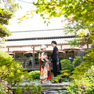 季節ごとに表情が変わる1,000坪の日本庭園を貸切で。ガーデン挙式や庭園ならではの和の演出も人気。