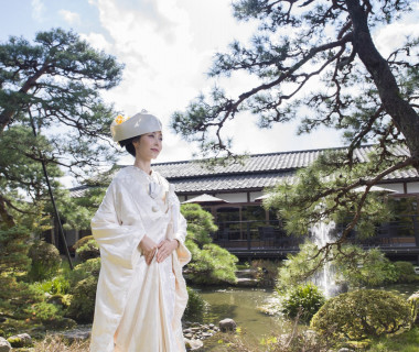 日本庭園を望みながら、いよいよ挙式が始まります