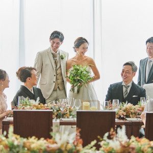 来てくれたゲストと交わす笑顔と会話。レストランならではのくつろいだ雰囲気の結婚式|センティール・ラ・セゾン中島公園の写真(54847021)