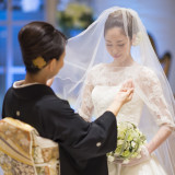 サムシングブルーの清らかな光がおふたりを包み込みます