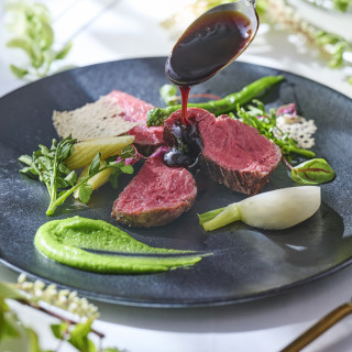 美食体験～豪華国産牛フィレ肉とトリュフソースのメイン料理～