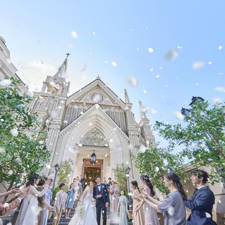 大聖堂前でのフラワーシャワーシーン|伊勢山ヒルズの写真(63906672)