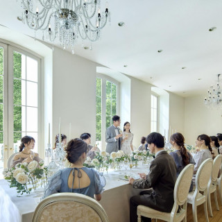 リビングルームを貸切って少人数スタイルのお食事パーティー。美味しいお料理でもてなして。