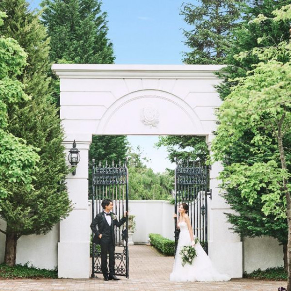 大きなゲートから先はふたりとゲストの貸切空間！