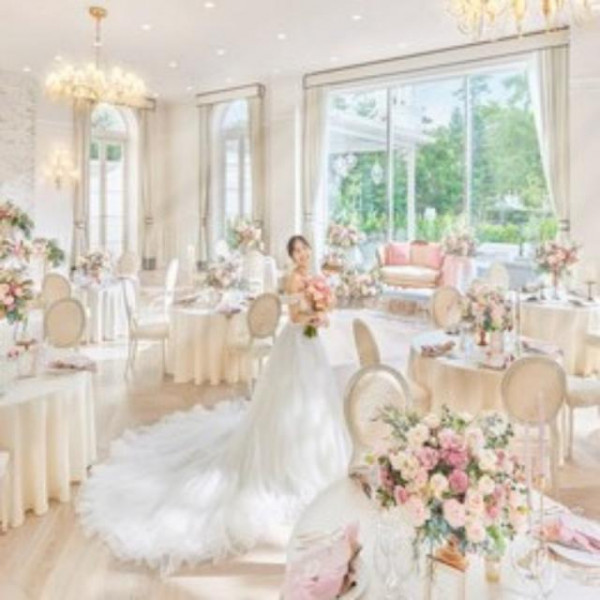 光溢れる明るいパーティー会場