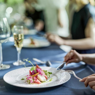 【Xmas特別ギフト付】森チャペル×評判の和牛フィレ&オマール試食