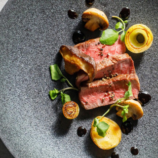 【予約数No1】とろける霜降り和牛堪能♪新チャペル×Amazon2万