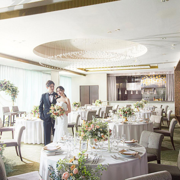 陽光が差し込む開放的な空間でゲストも自然体で過ごせる時間に！